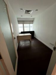 The Octagon (D1), Office #536011811